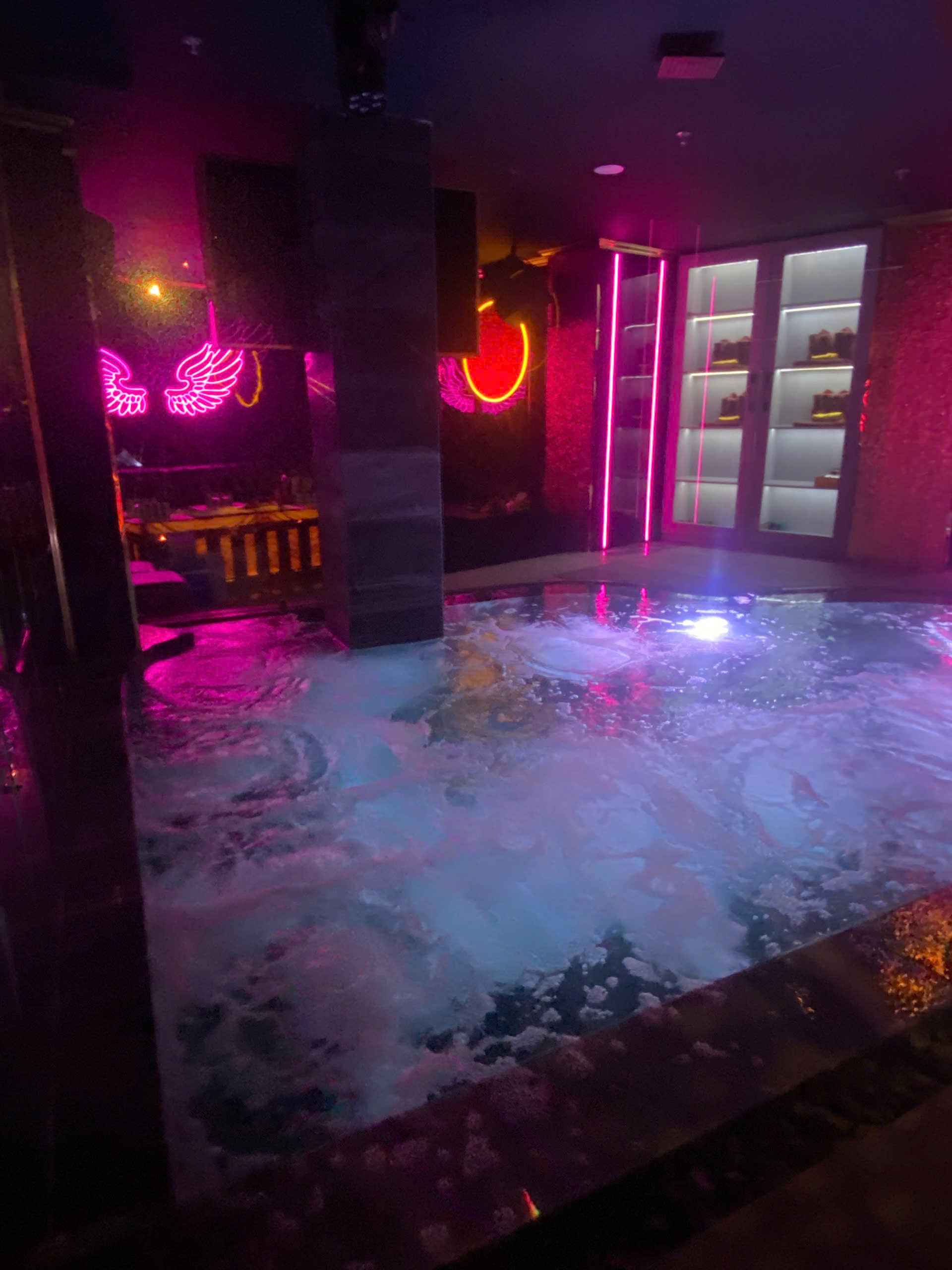 Mùa Giáng Sinh Nóng Bỏng Tại massage Phú Quốc